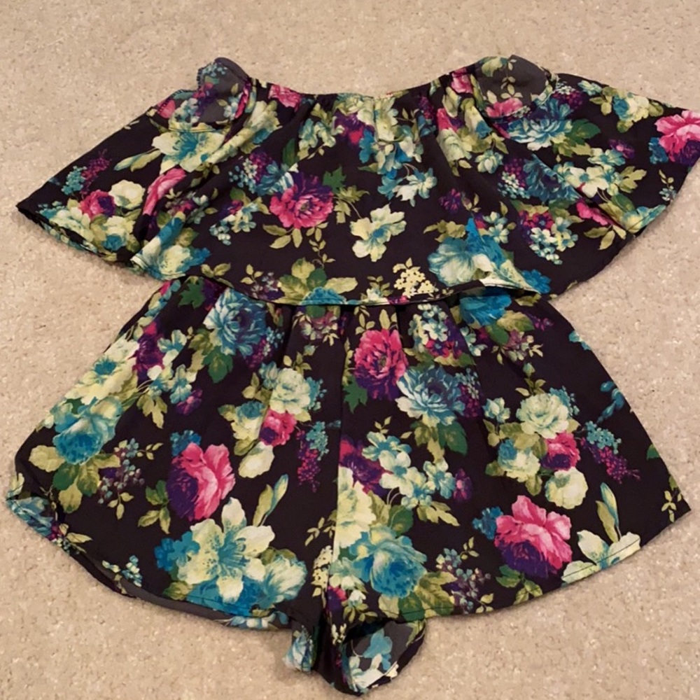 Shorts romper off the shoulder